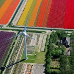 Individuele windturbines bij boerderijen - te rommelig in het landschap, volgens moderne planners.